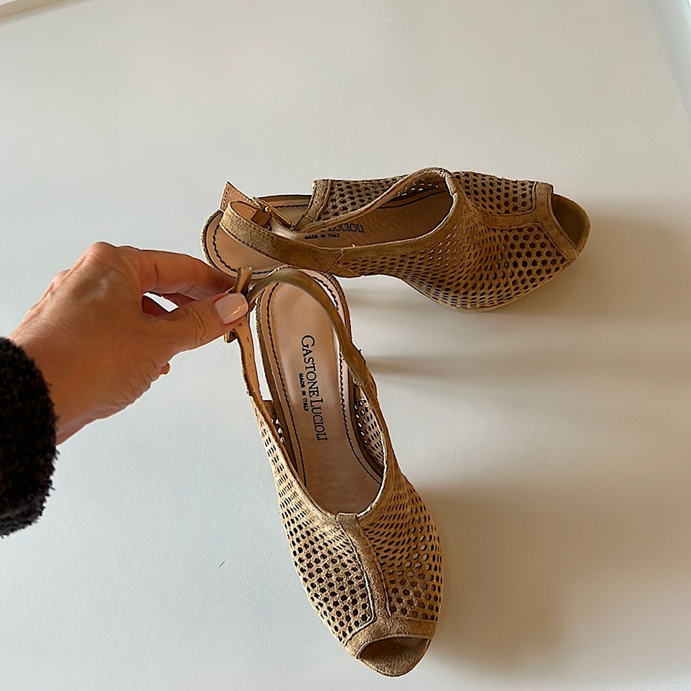 Gastone Lucioli Stays 38 ultra suede perforated heels beige